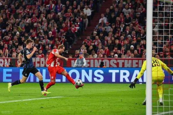 万博体育官网 德甲-莱万安慰球博阿滕开场被罚下 拜仁客场1-5负