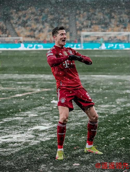 德甲-莱万进球库蒂尼奥传射建功 拜仁客场险胜