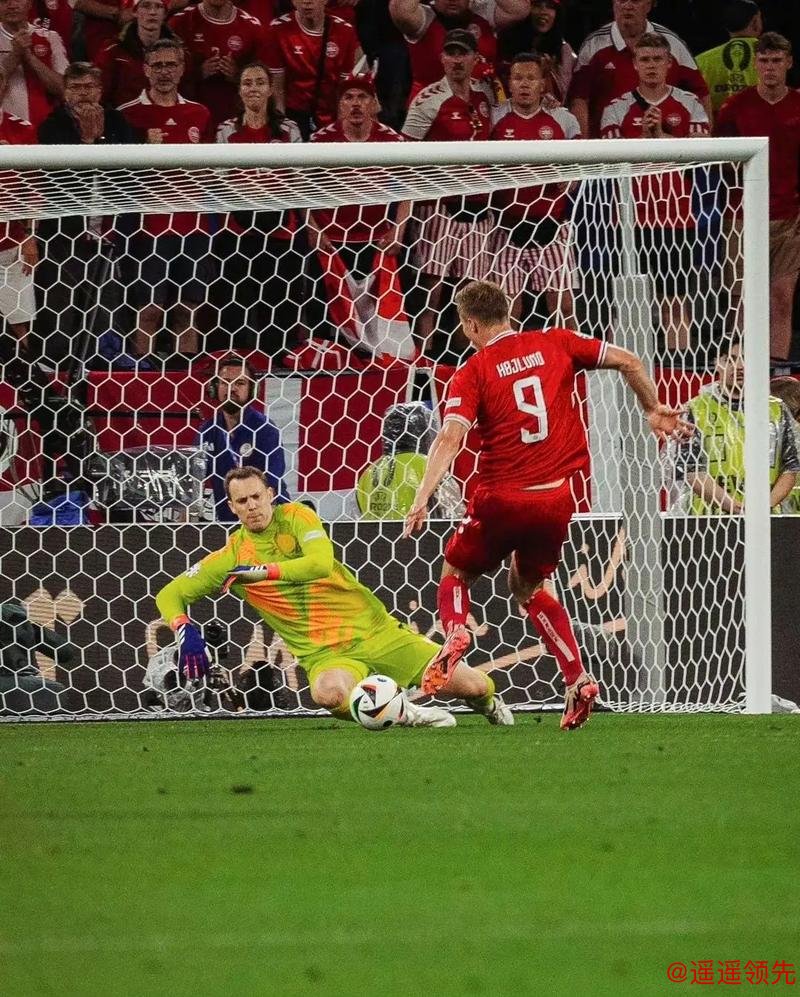 德甲-莱万进球破纪录 诺伊尔扑点 拜仁2-1升班马